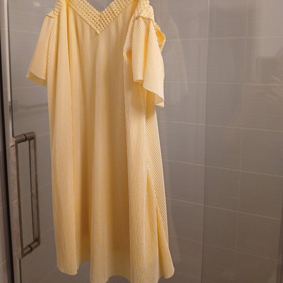 GUESS Lemonade Off Shoulder Monaco Dress - Picture 4 of 8